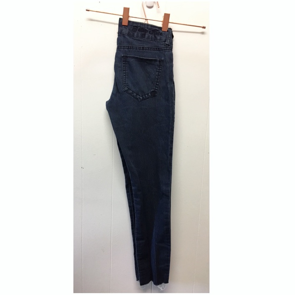 Indigo Rein | Frayed Edge Low-Rise Dark Wash Skinny Crop Jeans•
